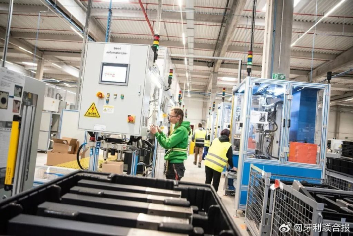 中國(guó)在匈新工廠 引領(lǐng)智能制造新浪潮，推動(dòng)工業(yè)轉(zhuǎn)型升級(jí)